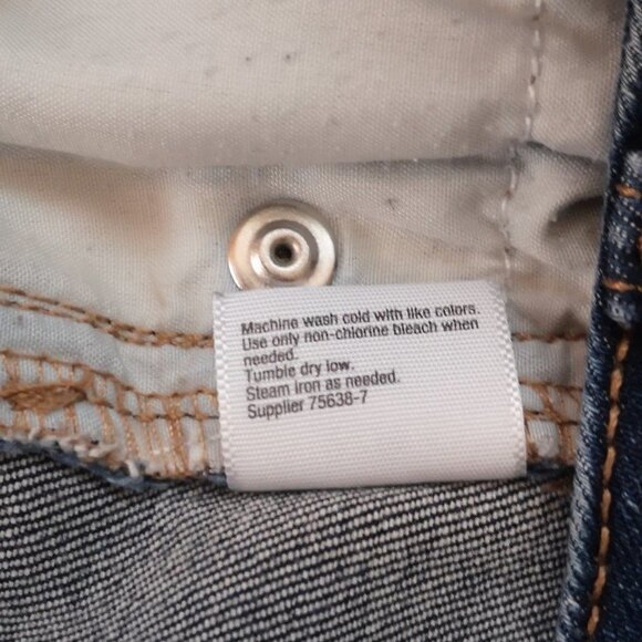 a.n.a. Ladies Medium Wash Zipper & Button Fly Jean Shorts - Picture 6 of 9